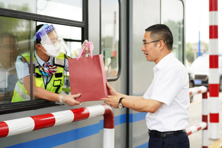 JT高溫慰問(wèn)2022071501.jpg JT高溫慰問(wèn)2022071501.jpg